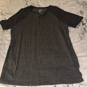 Men’s gray t shirt
